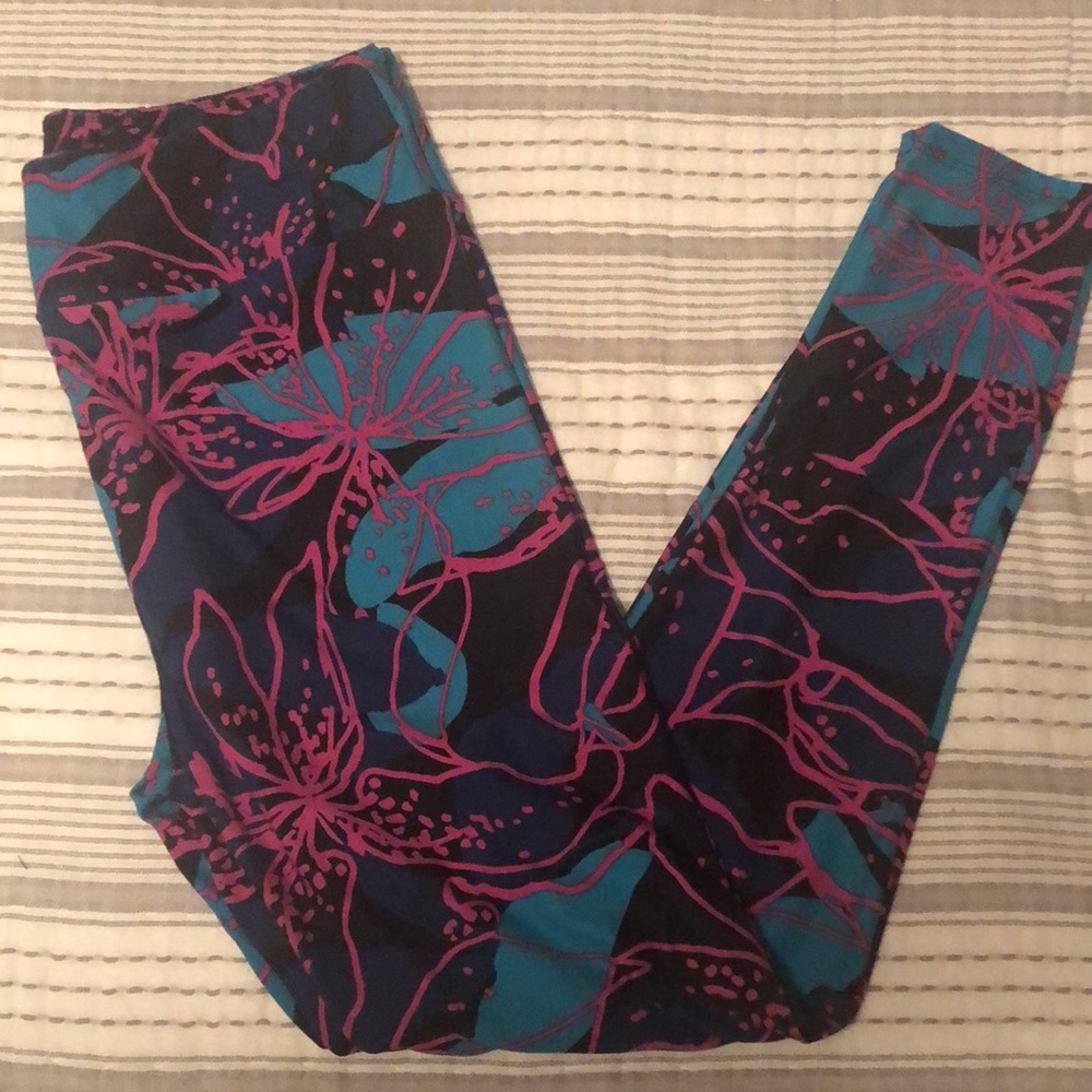 LulaRoe Tall and Curvy Leggings